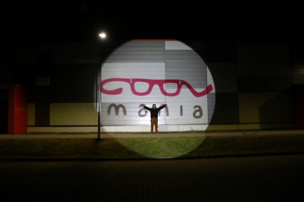 GOBO projektorji - projekcija logotipa na steno objekta